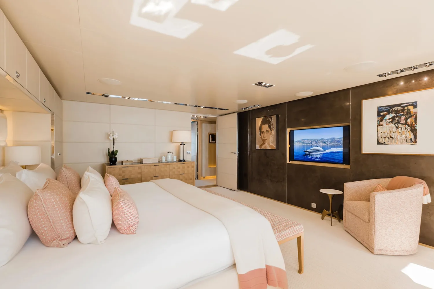 LOON - photo 33 yacht charter Cannes