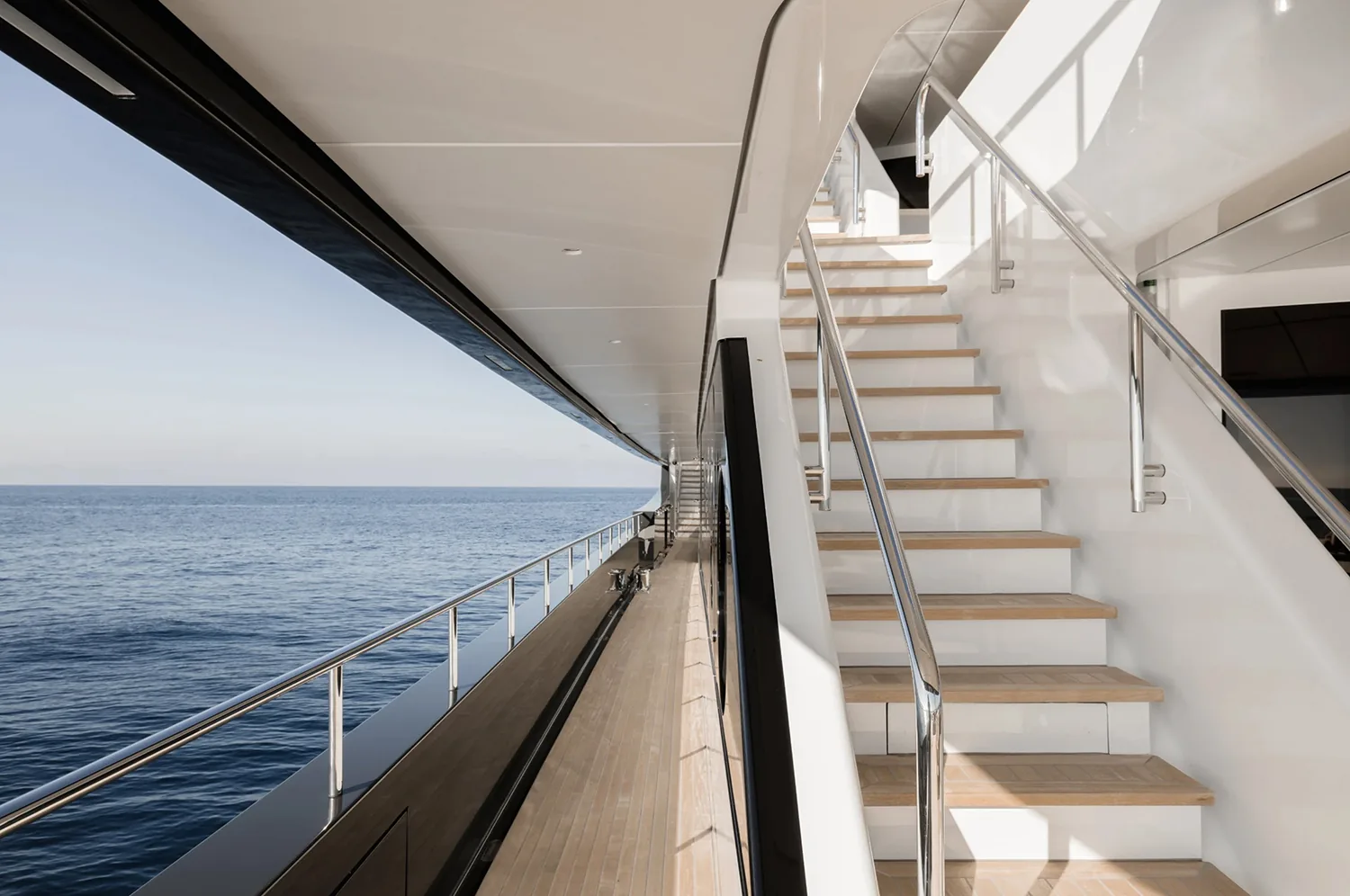 LOON - photo 40 yacht charter Cannes