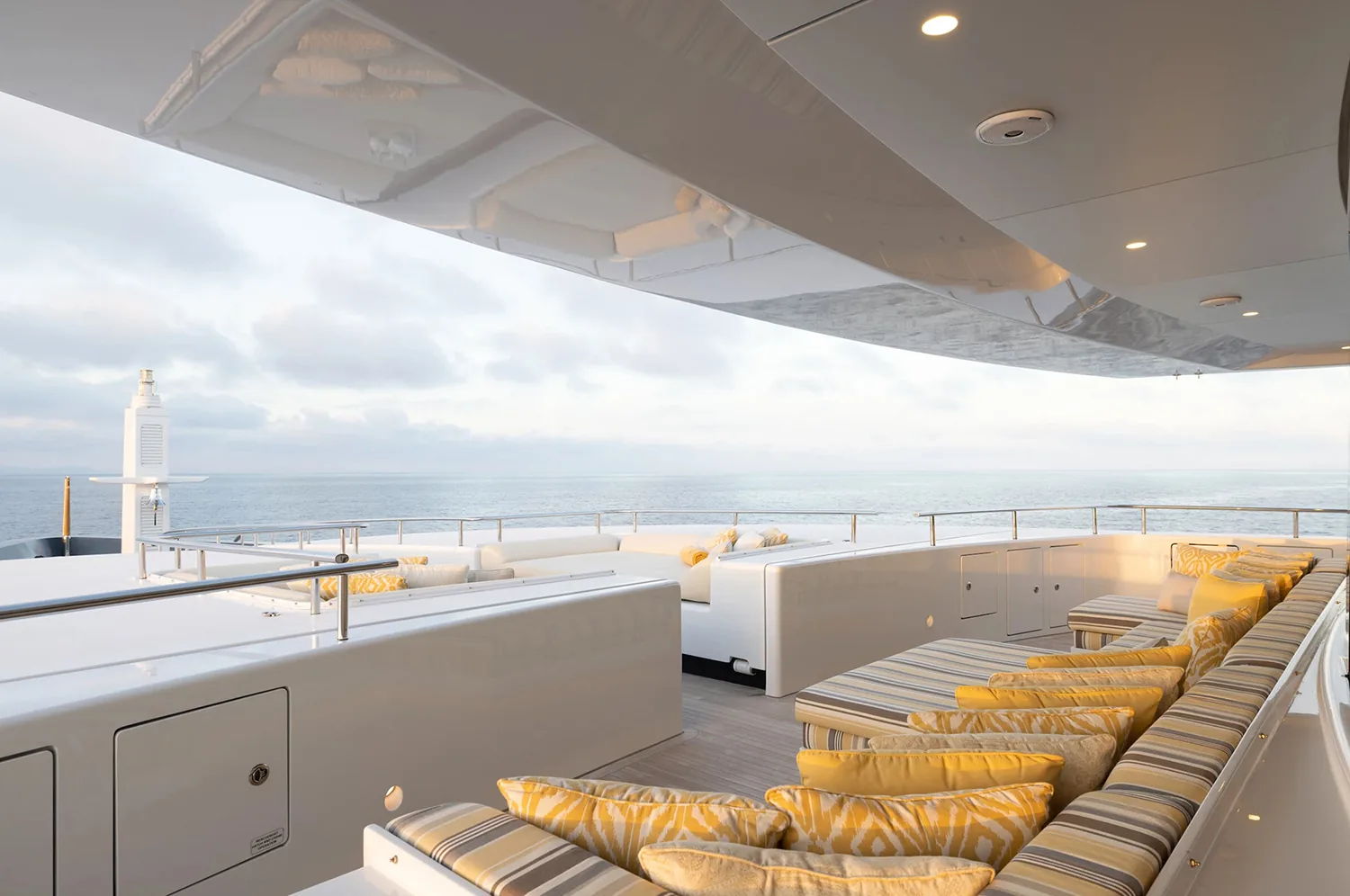 LOON - photo 41 yacht charter Cannes