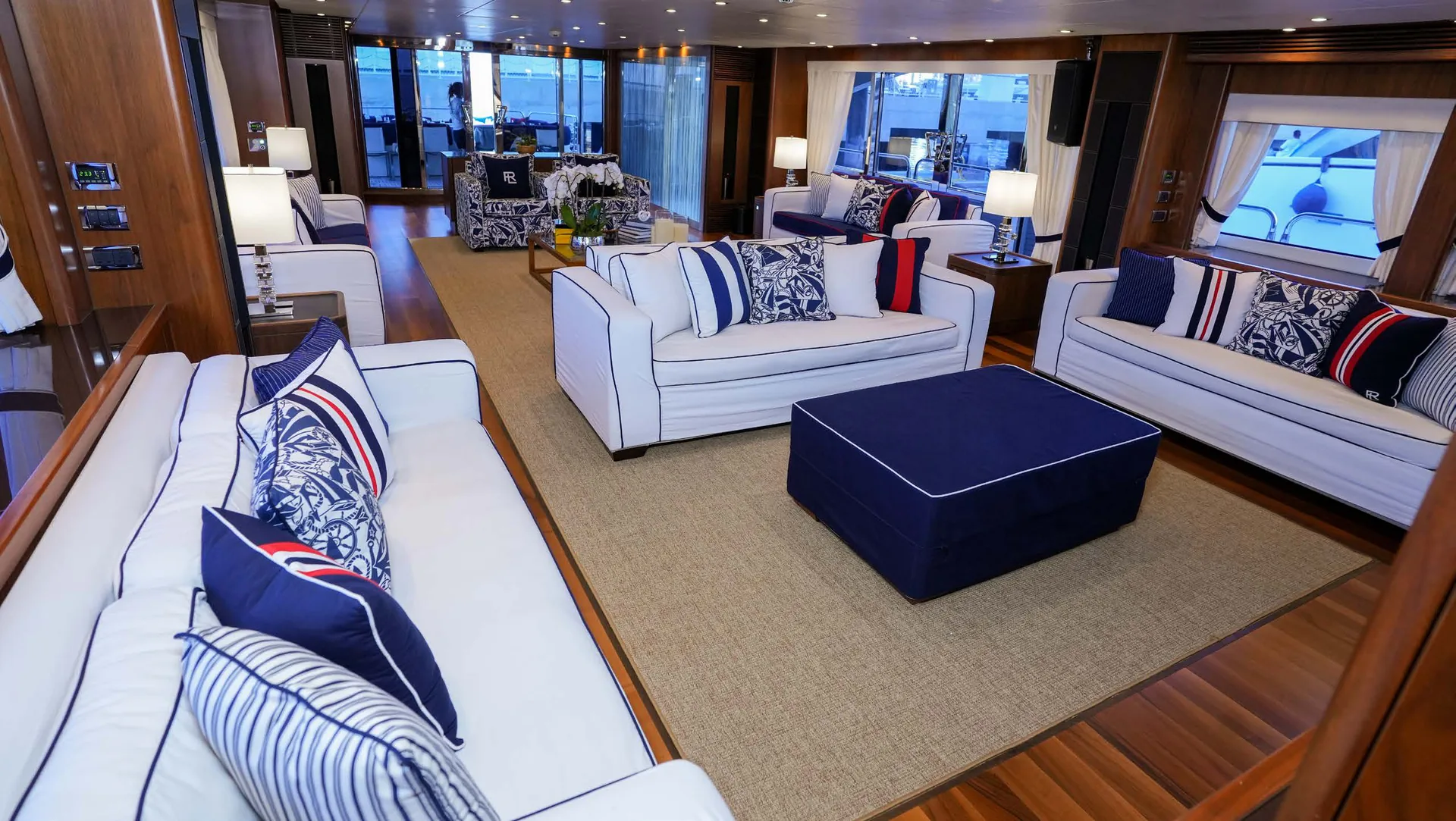 Lucien — photo 12 location yacht Cannes