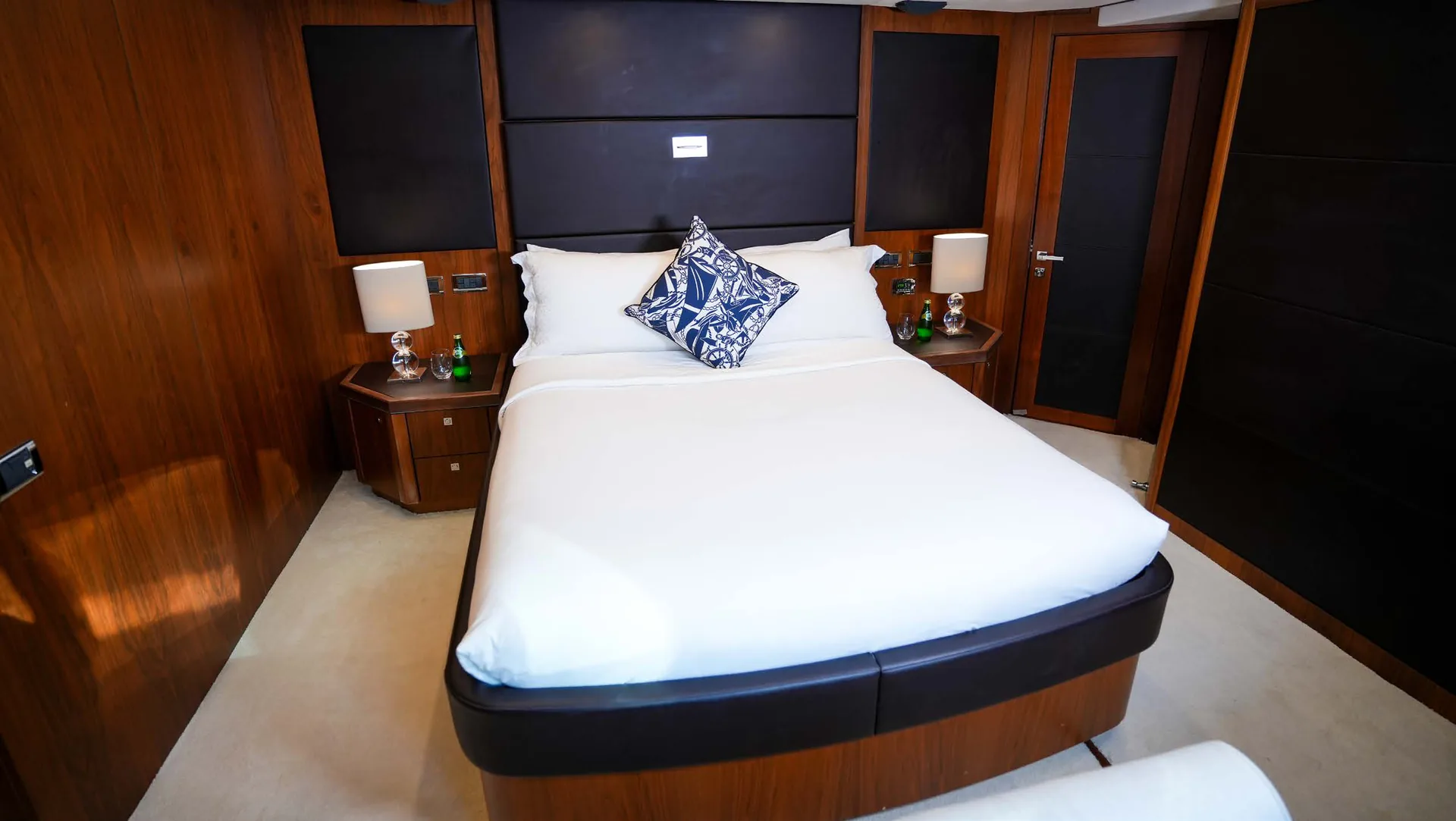 Lucien — photo 23 location yacht Cannes