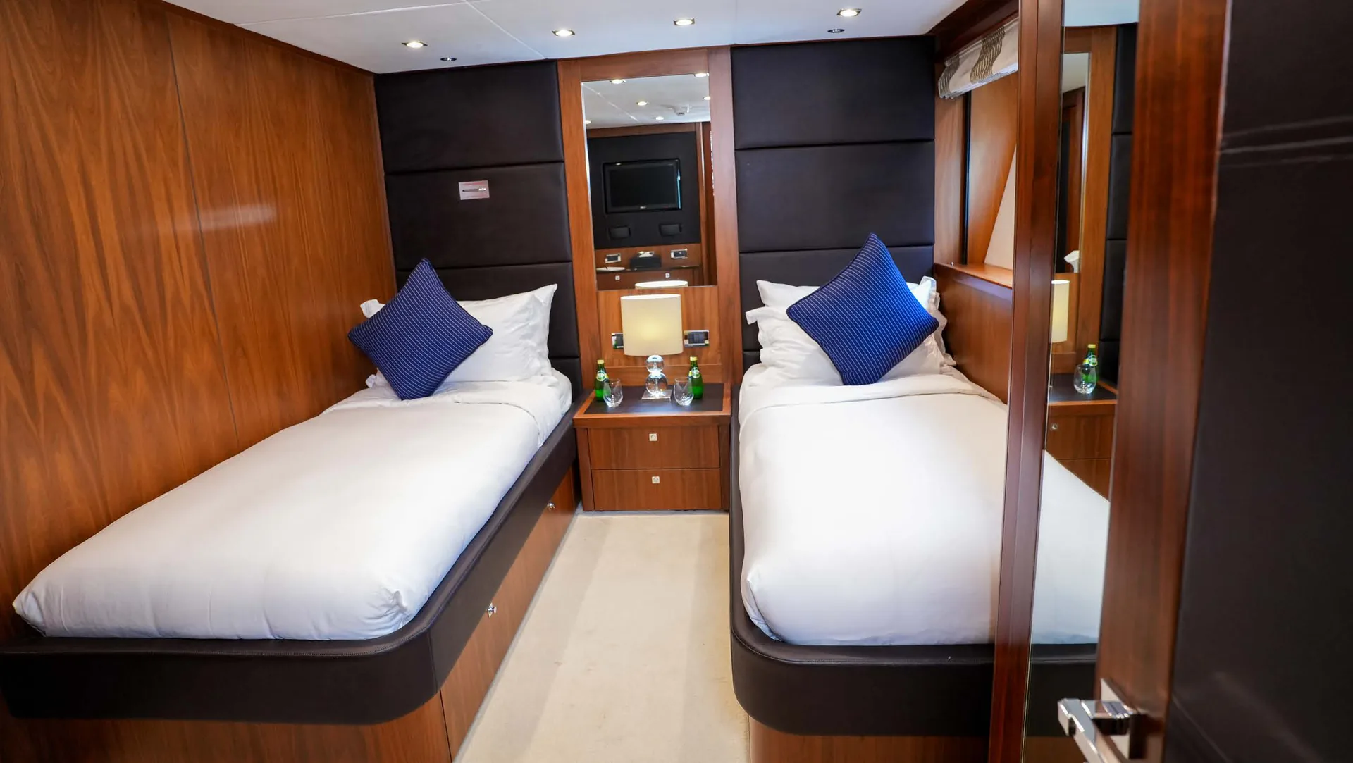 Lucien — photo 25 location yacht Cannes