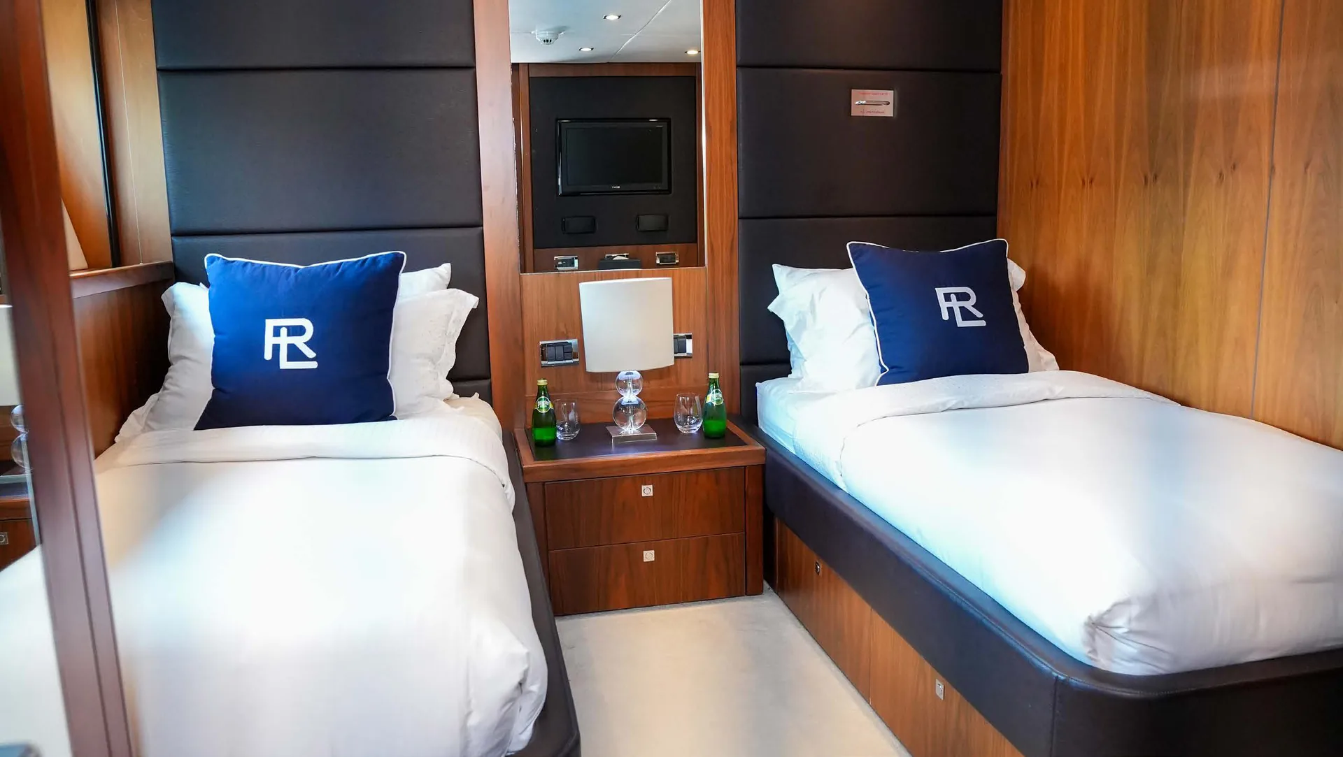 Lucien — photo 27 location yacht Cannes