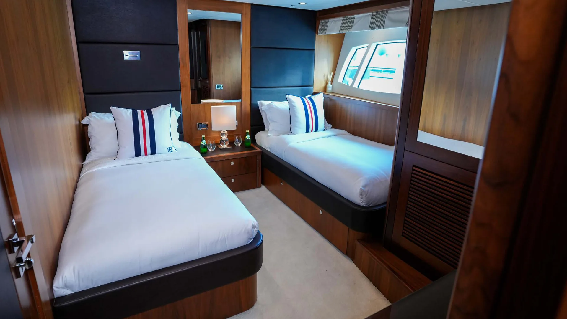 Lucien — photo 29 location yacht Cannes