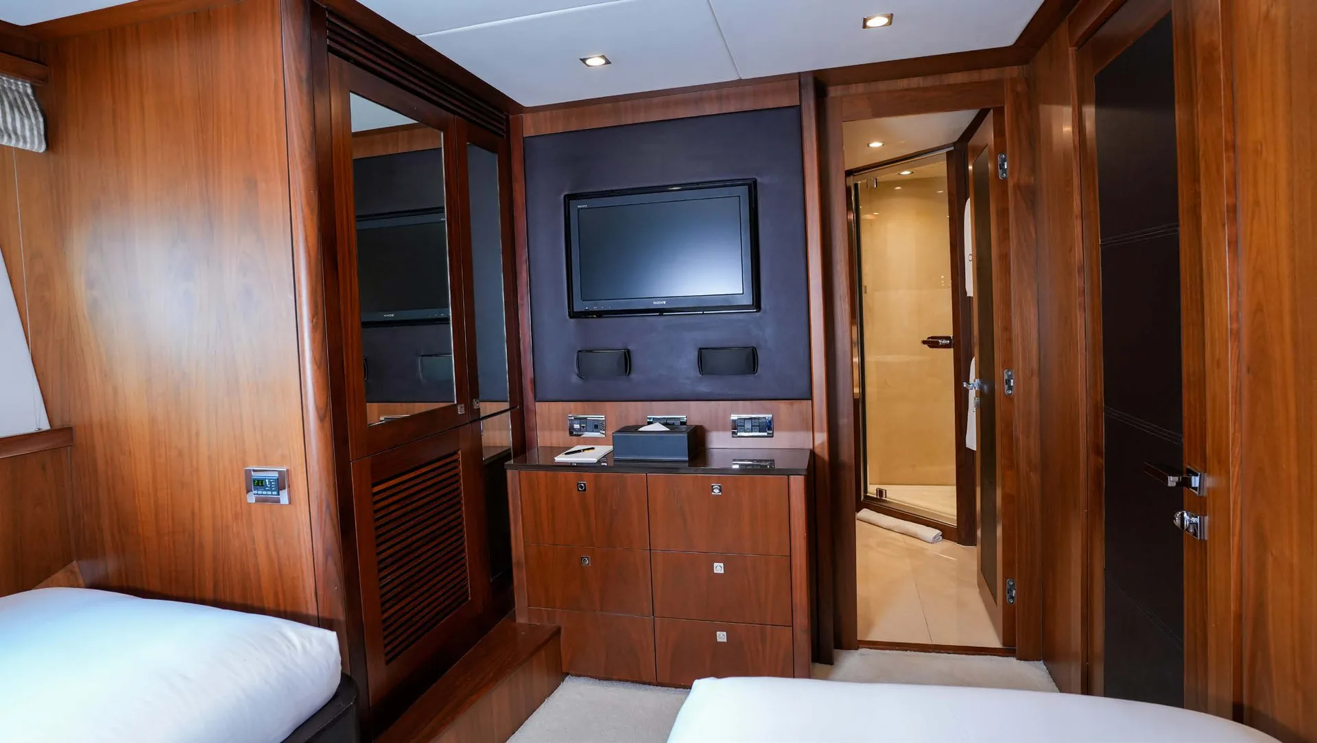 Lucien — photo 30 location yacht Cannes