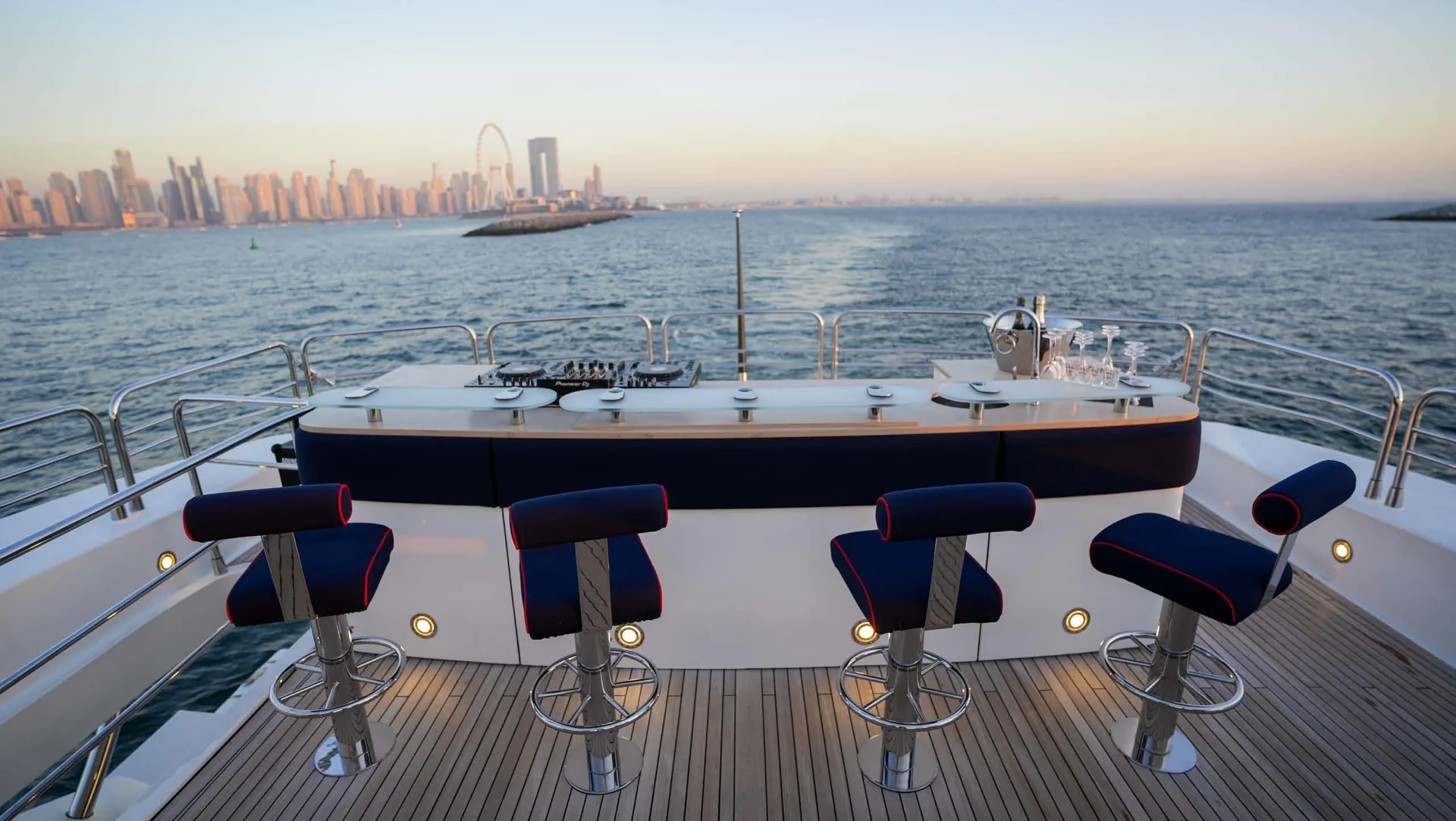 Lucien — photo 40 location yacht Cannes