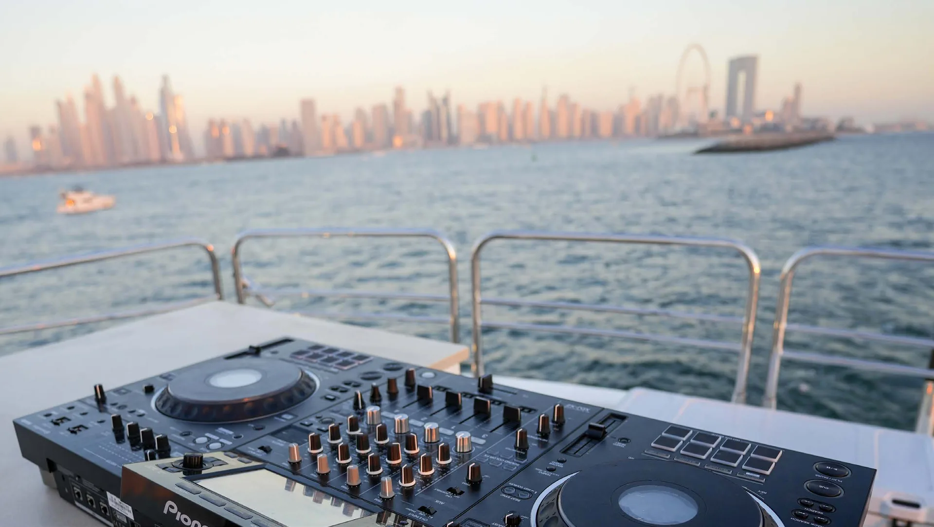Lucien — photo 41 location yacht Cannes