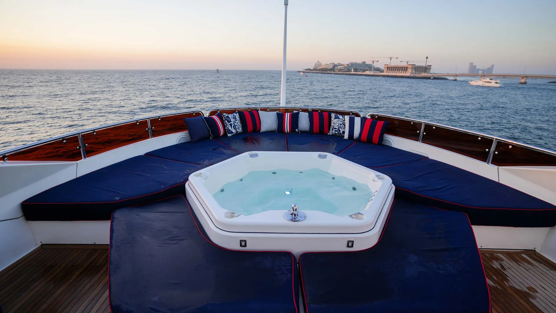 Lucien — photo 43 location yacht Cannes