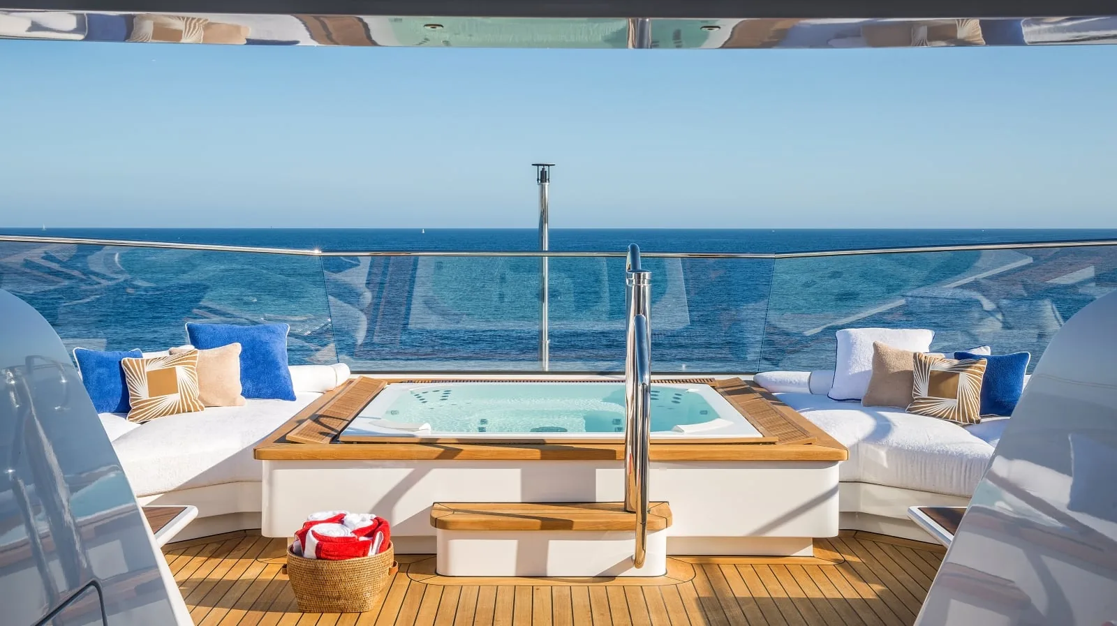 MADSUMMER - photo 12 yacht charter Cannes