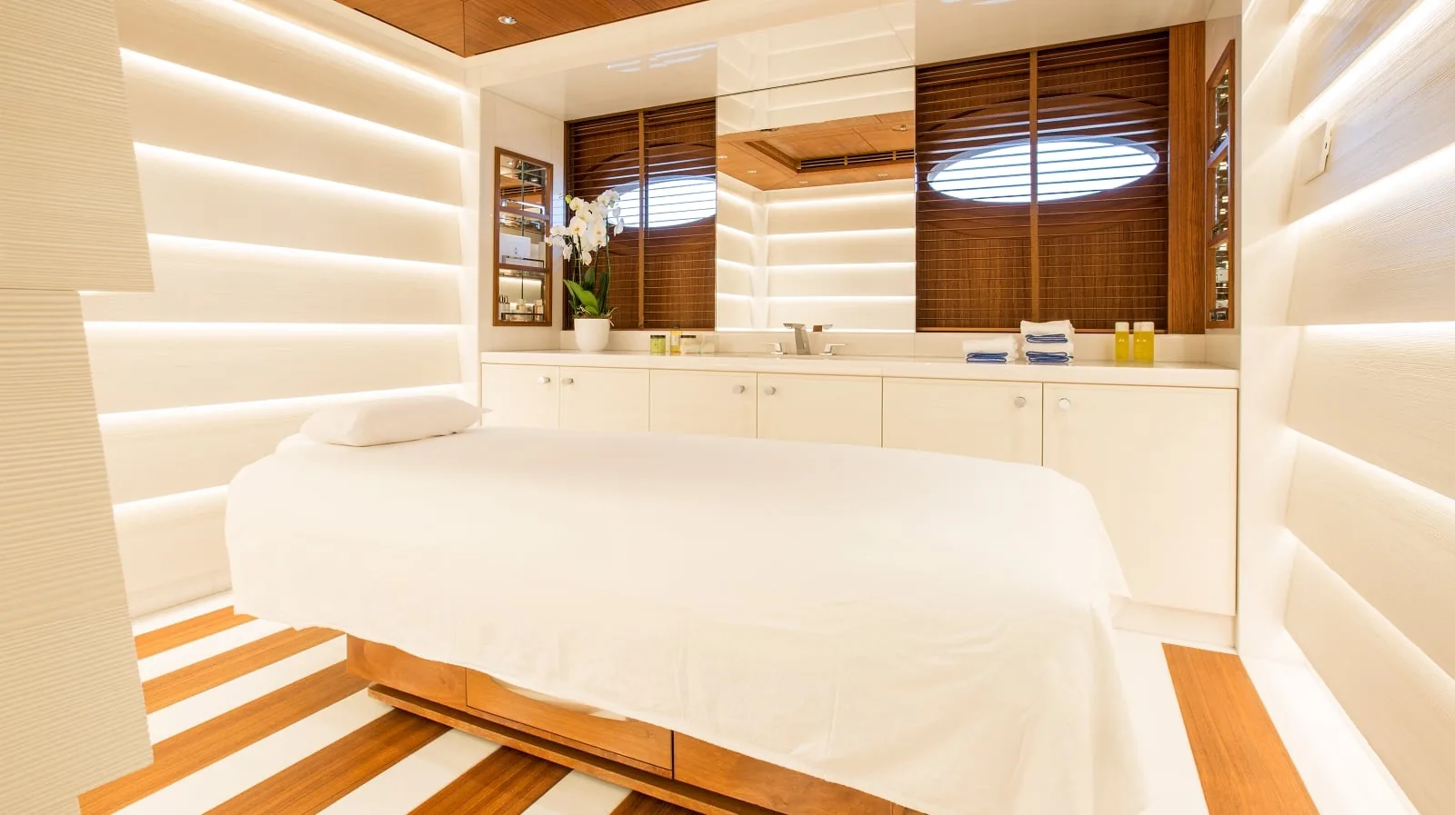MADSUMMER - photo 25 yacht charter Cannes