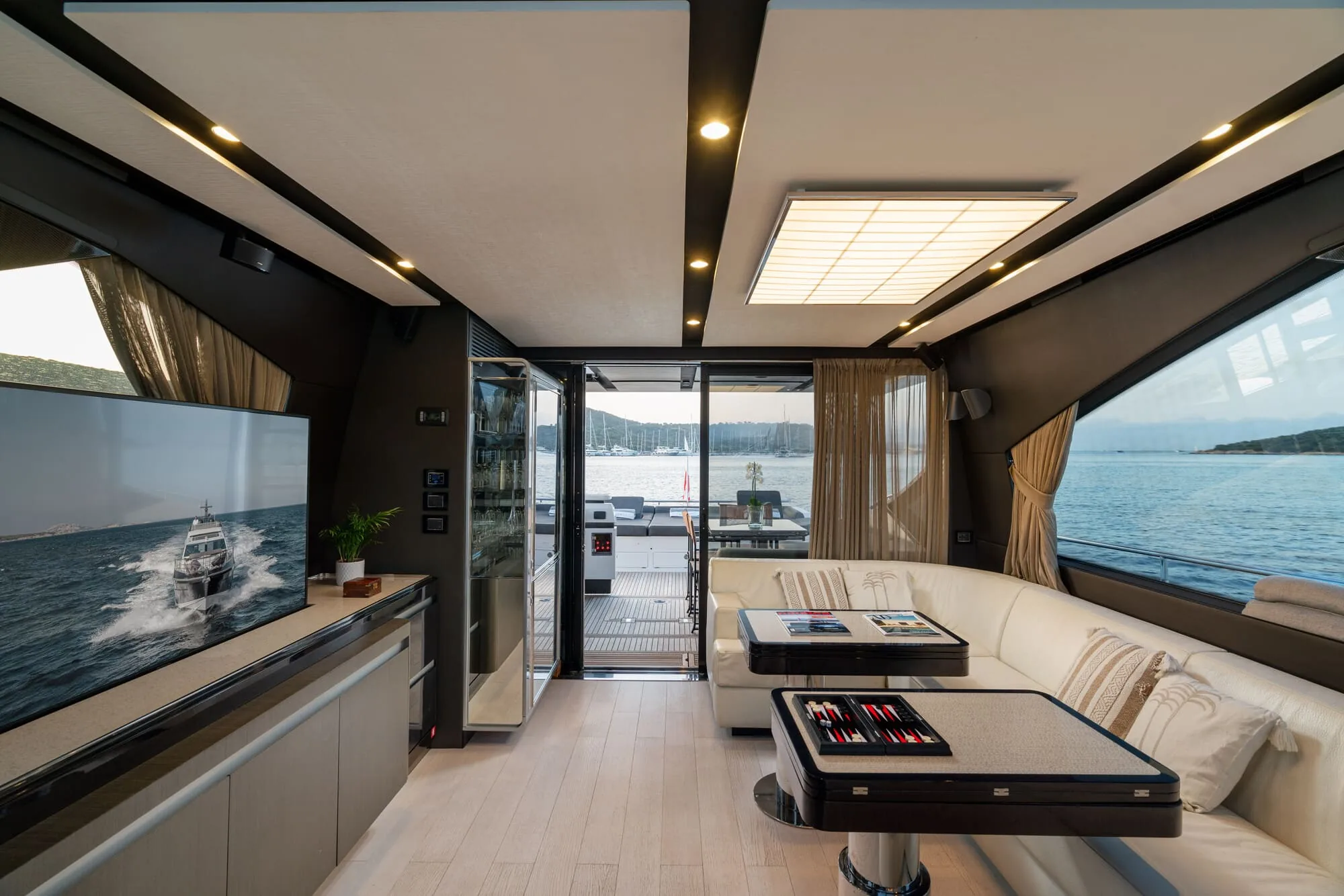 MANARA I - photo 12 yacht charter Cannes