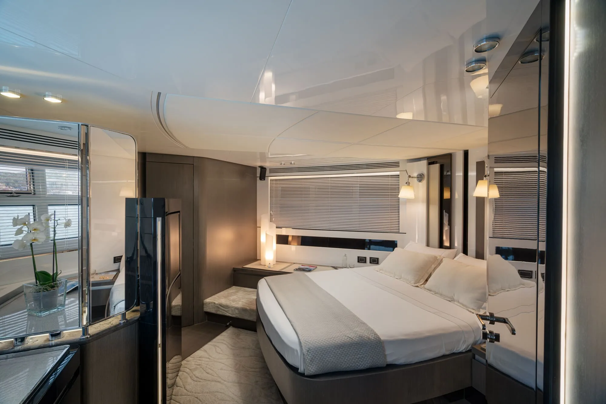 MANARA I - photo 16 yacht charter Cannes