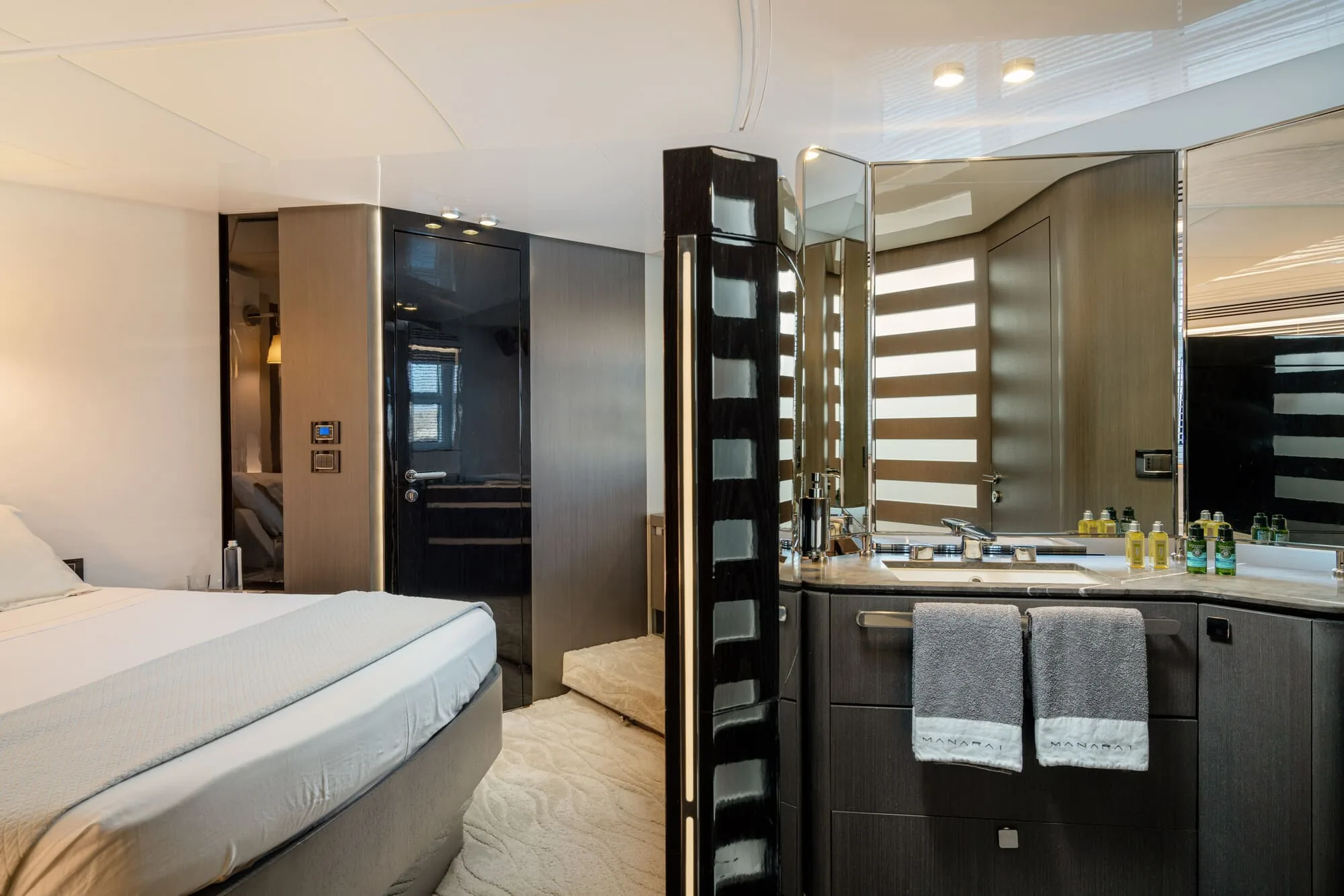 MANARA I - photo 19 yacht charter Cannes