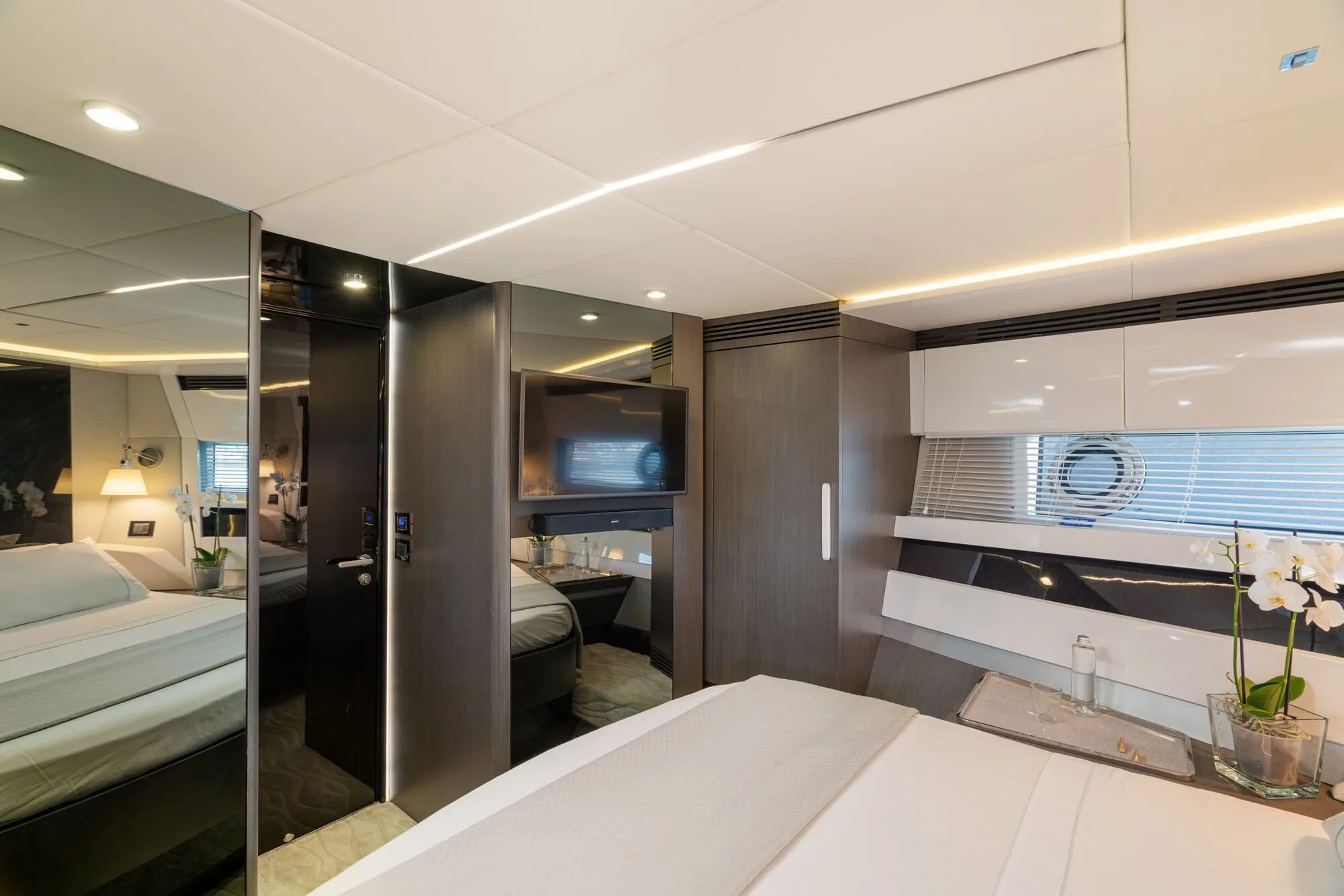 MANARA I - photo 21 yacht charter Cannes