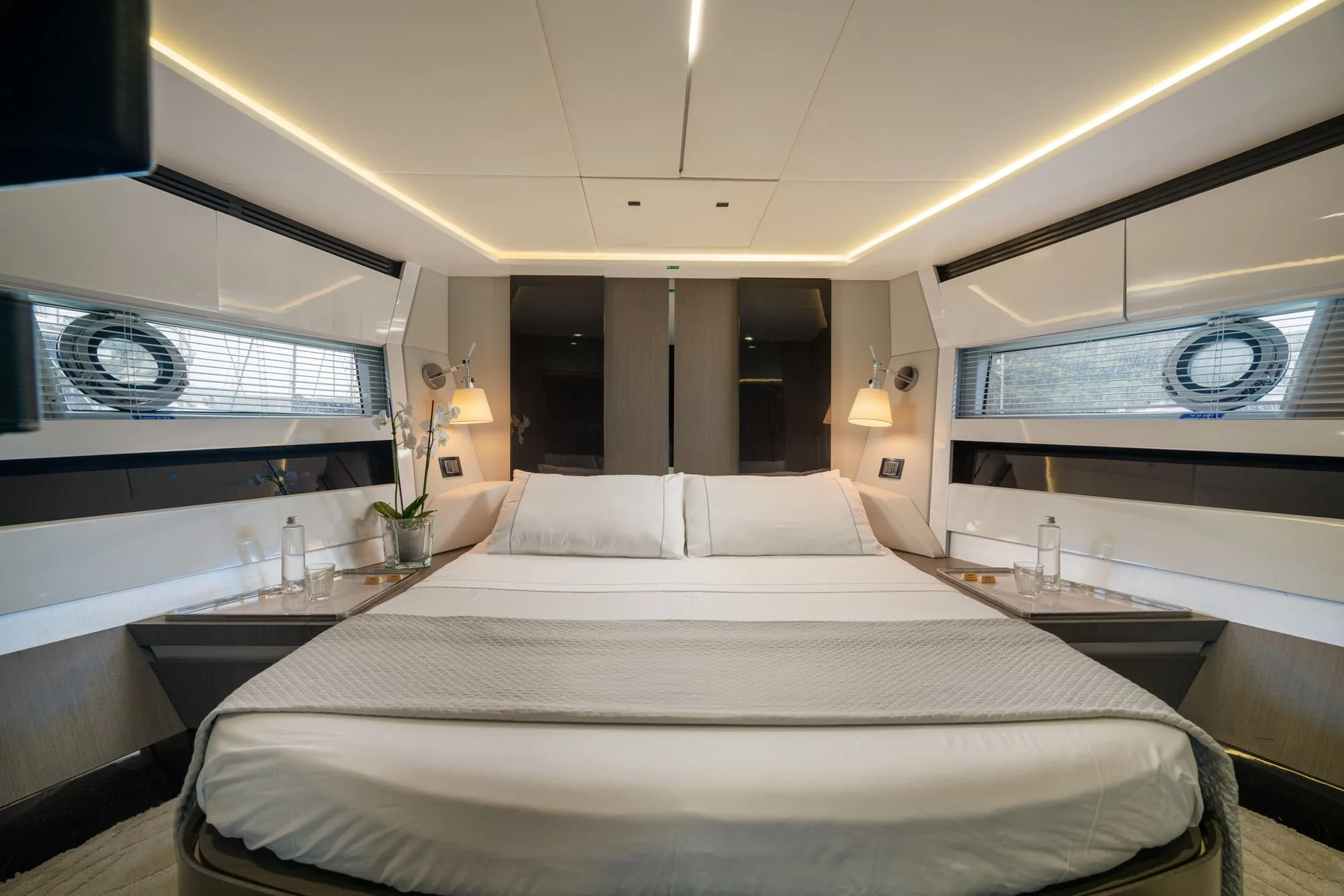 MANARA I - photo 22 yacht charter Cannes