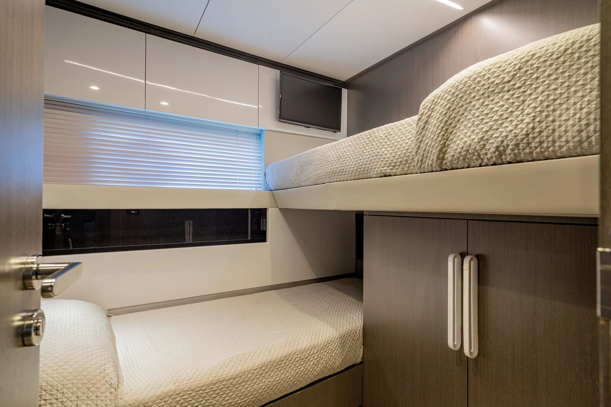 MANARA I - photo 25 yacht charter Cannes