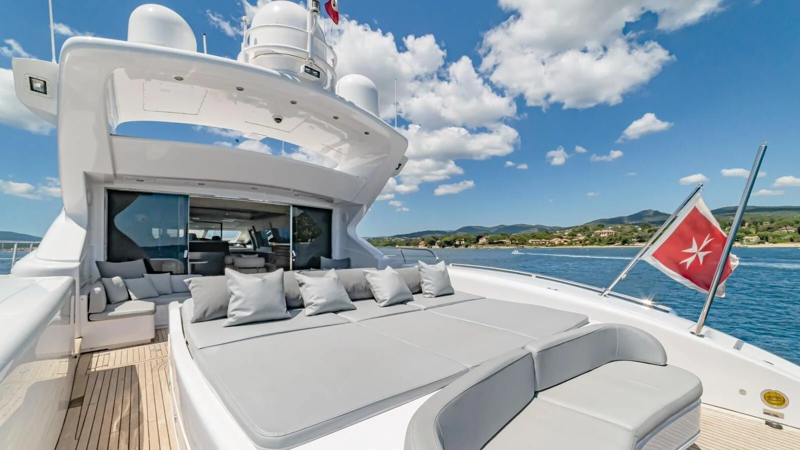 Mangusta 108, photo 6 location yacht Cannes