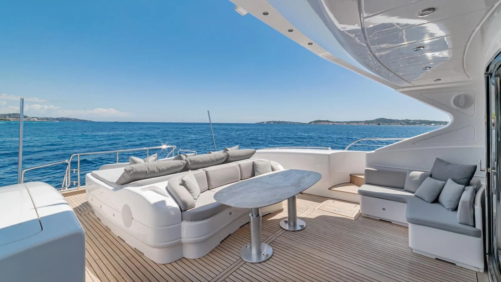 Mangusta 108, photo 7 location yacht Cannes