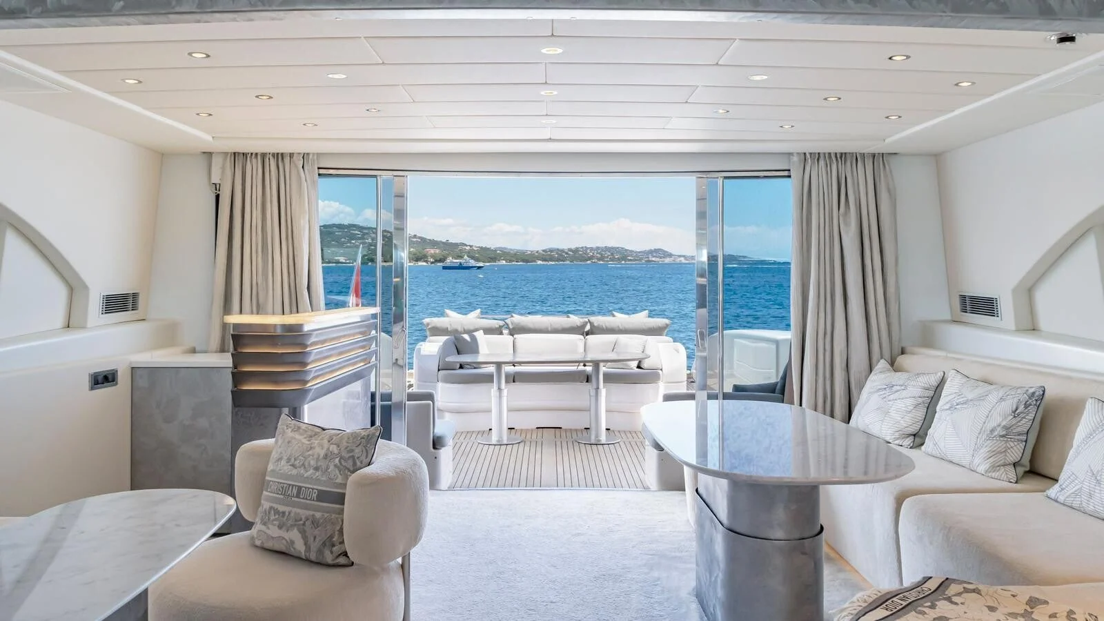 Mangusta 108, photo 9 location yacht Cannes