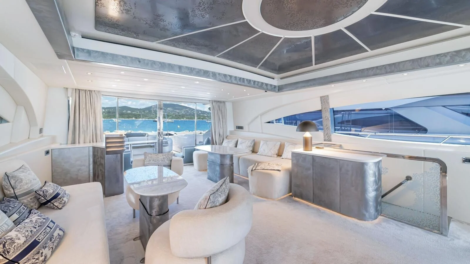 Mangusta 108, photo 10 location yacht Cannes