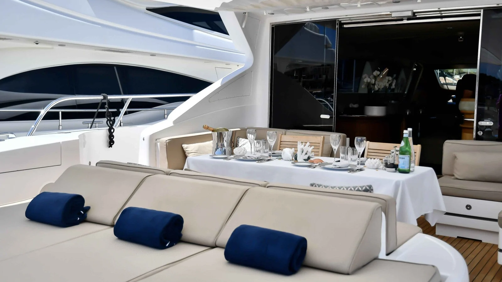 Mangusta 92, photo 10 location yacht Cannes