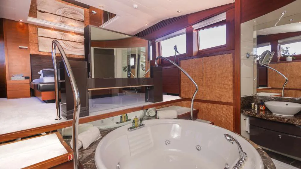 Matsu — photo 26 location yacht Cannes