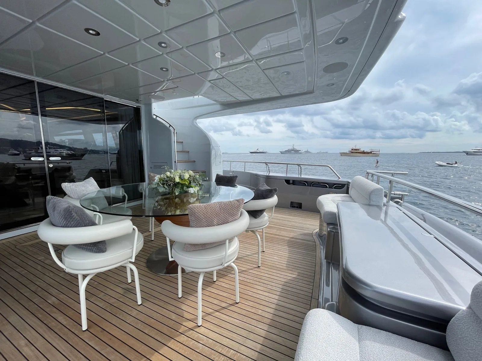 MAXI BEER - photo 3 yacht charter Cannes
