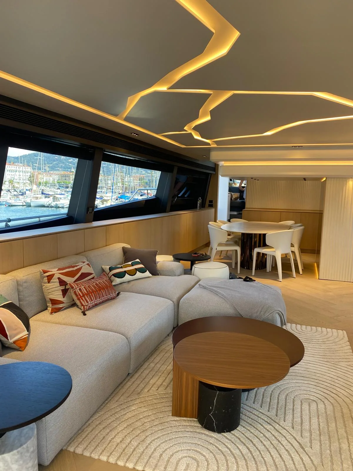 MAXI BEER - photo 5 yacht charter Cannes