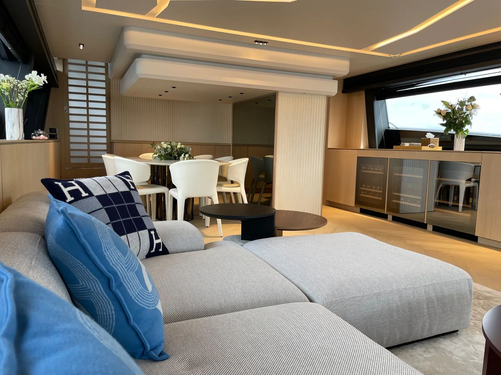 MAXI BEER - photo 6 yacht charter Cannes