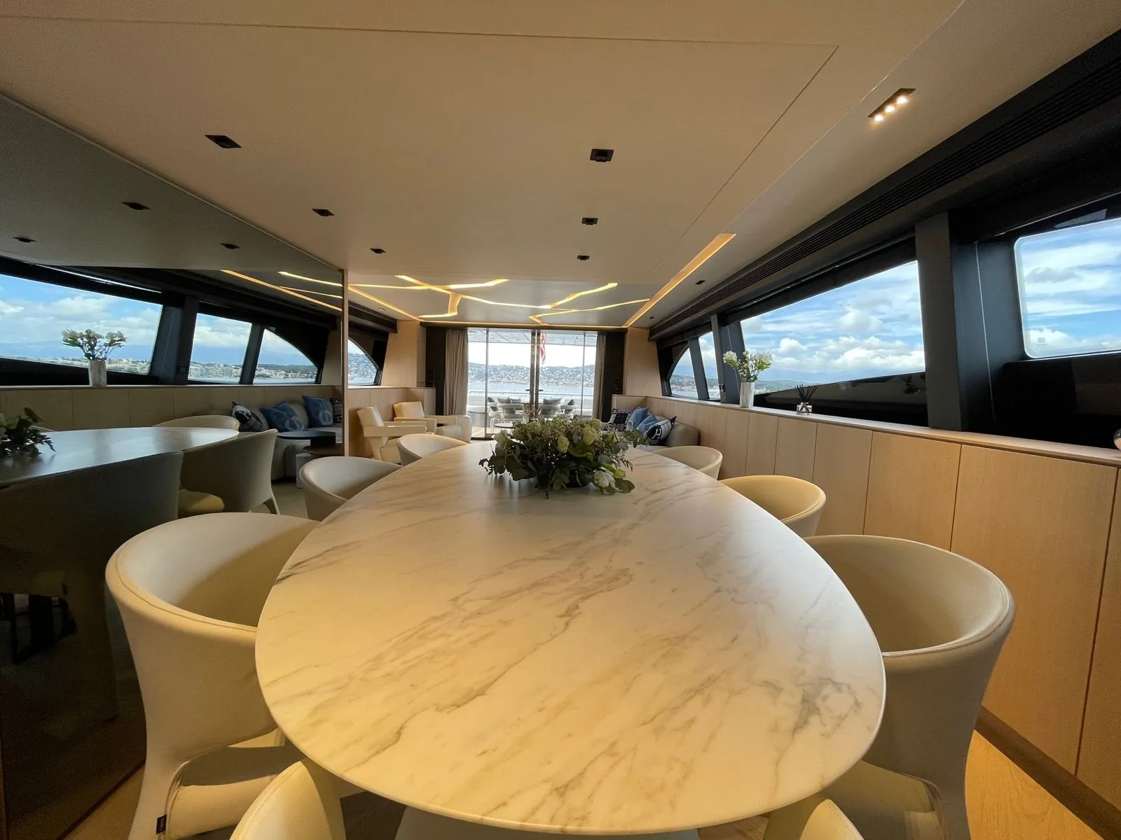 MAXI BEER - photo 8 yacht charter Cannes