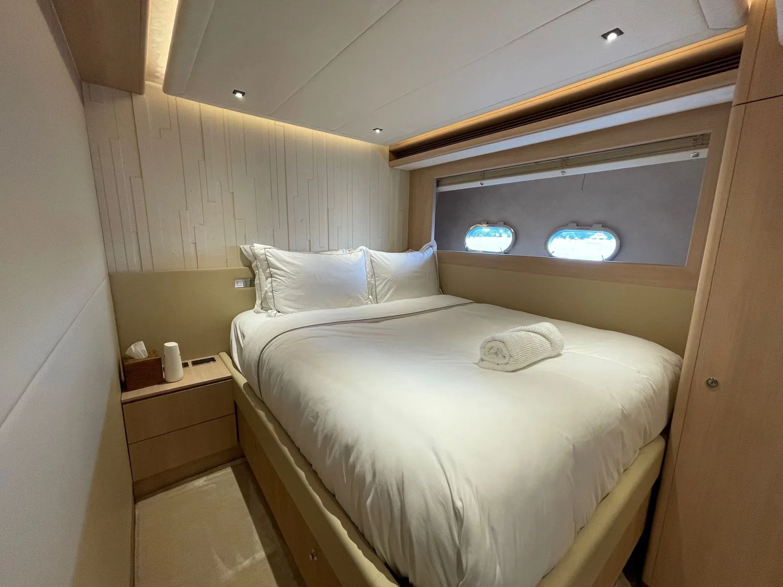 MAXI BEER - photo 10 yacht charter Cannes