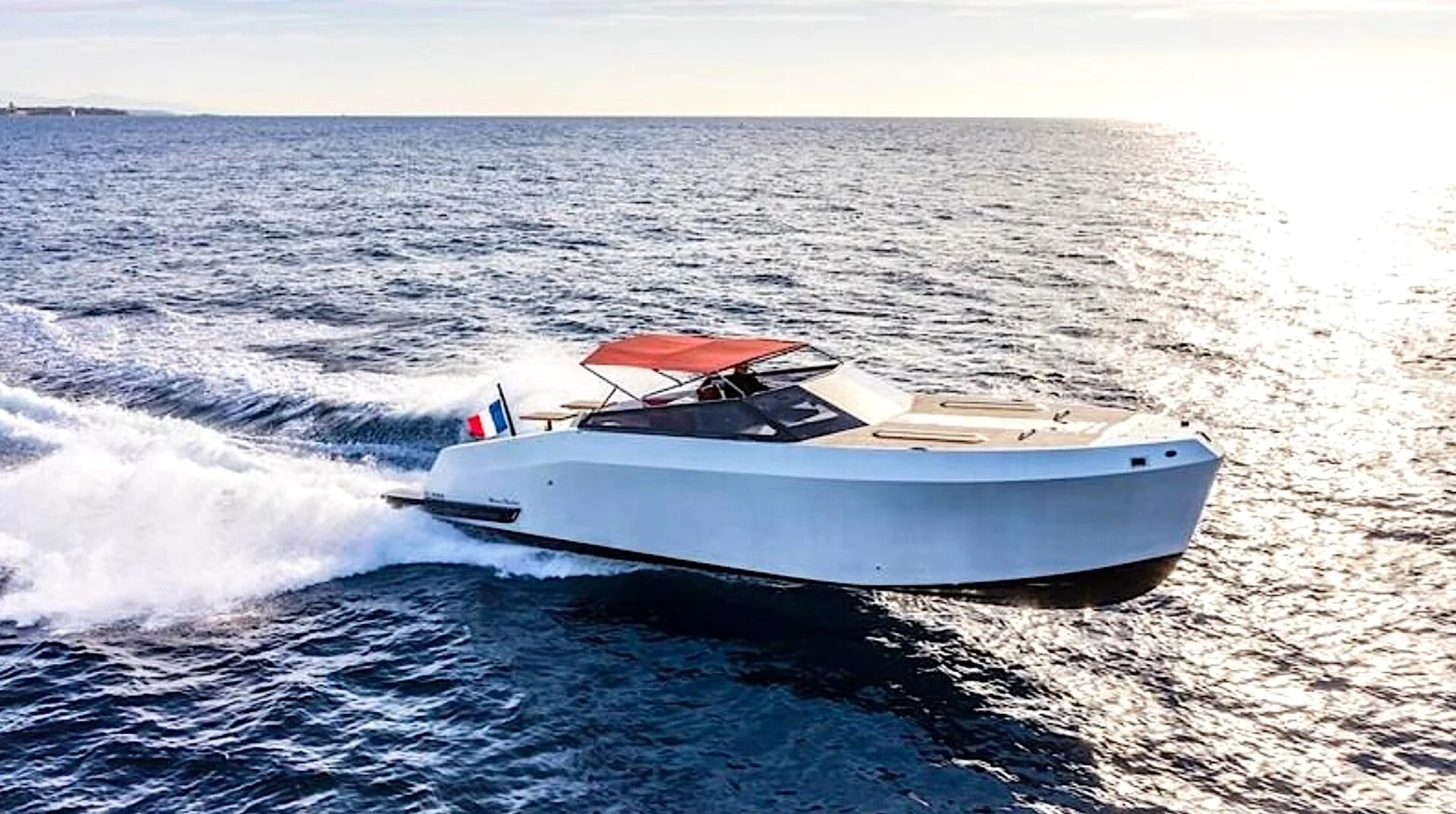 Mazu 38 OPEN, photo 5 location yacht Cannes
