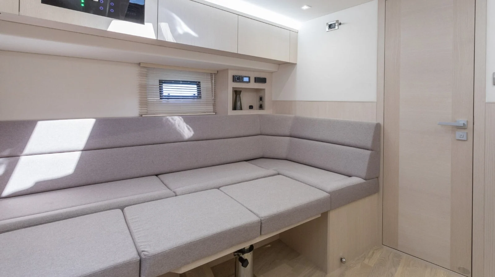 Tecnomar Yachts MED 52, photo 13 location yacht Cannes