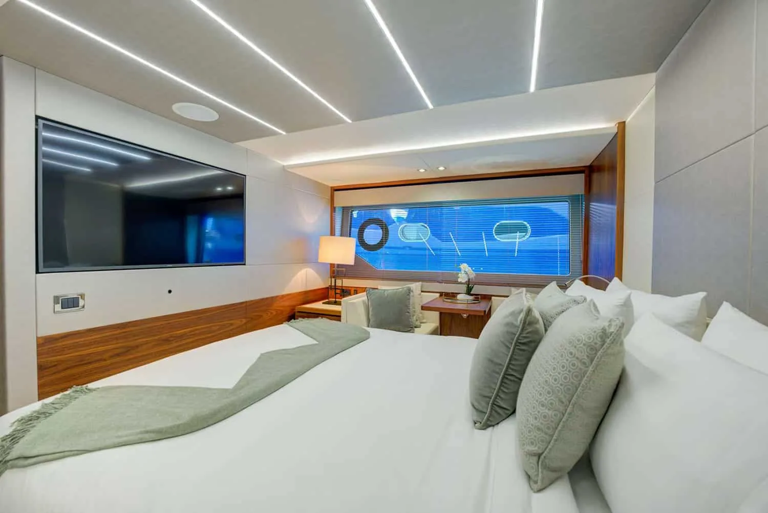 MIKEL ANGELO - photo 7 yacht charter Cannes
