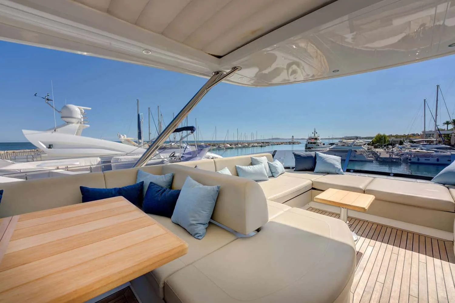 MIKEL ANGELO - photo 11 yacht charter Cannes
