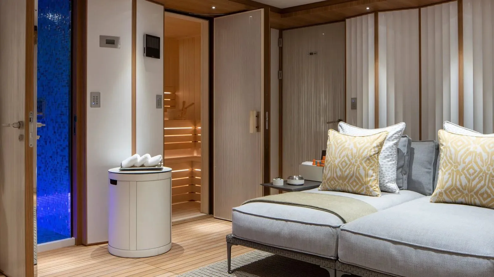 MOSKITO - photo 40 yacht charter Cannes