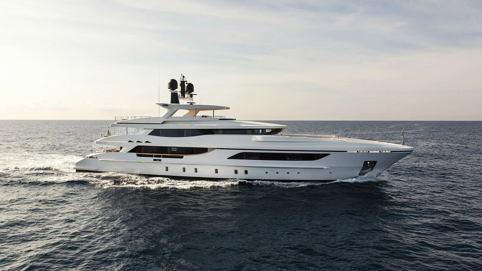 MR T - photo 2 yacht charter Cannes