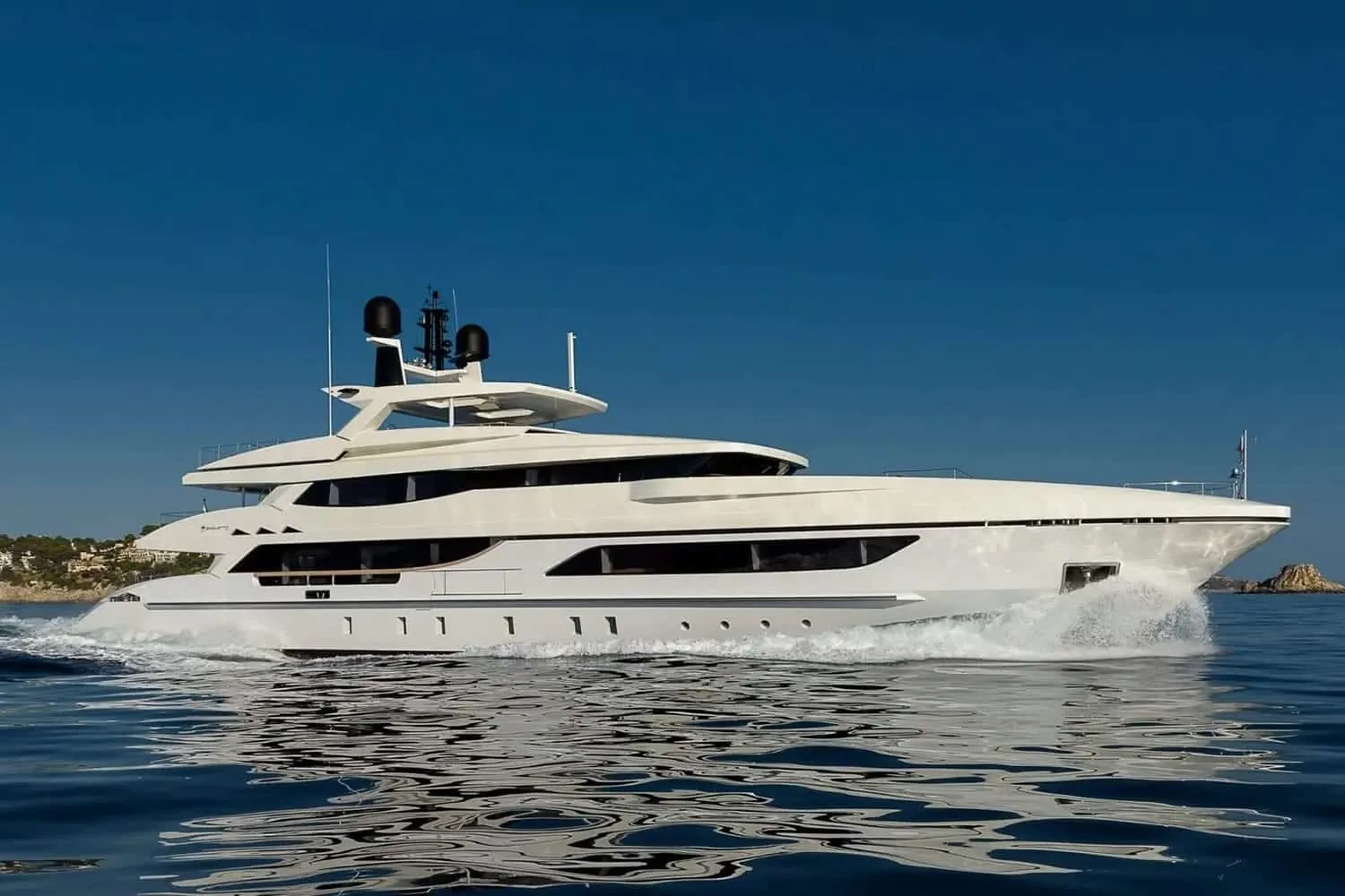 MR T - photo 3 yacht charter Cannes