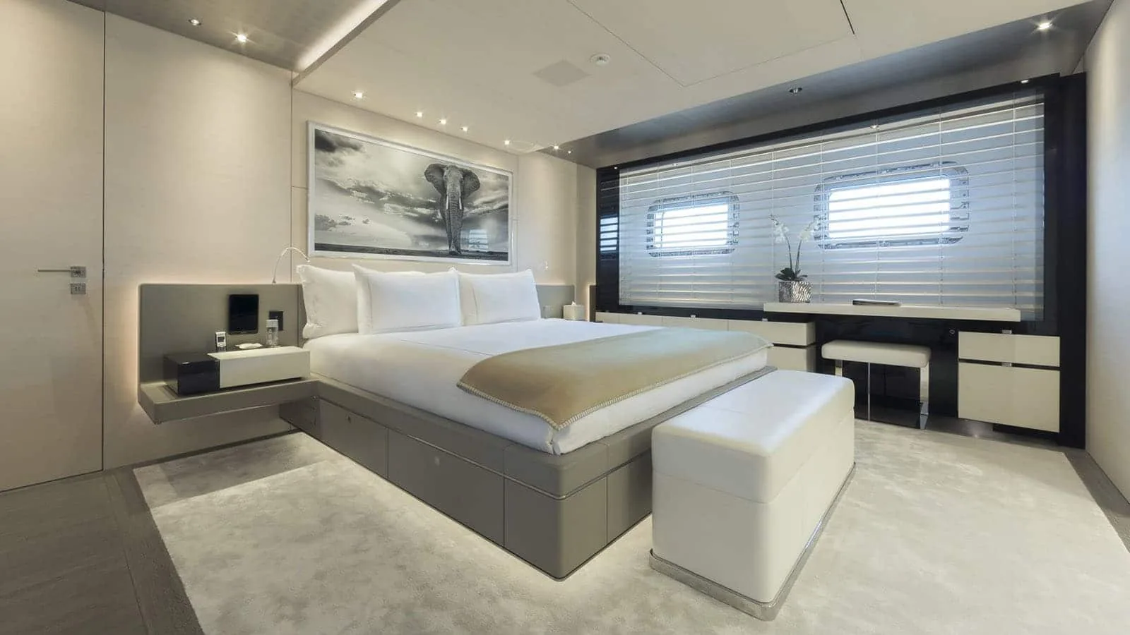NAUTILUS - photo 35 yacht charter Cannes
