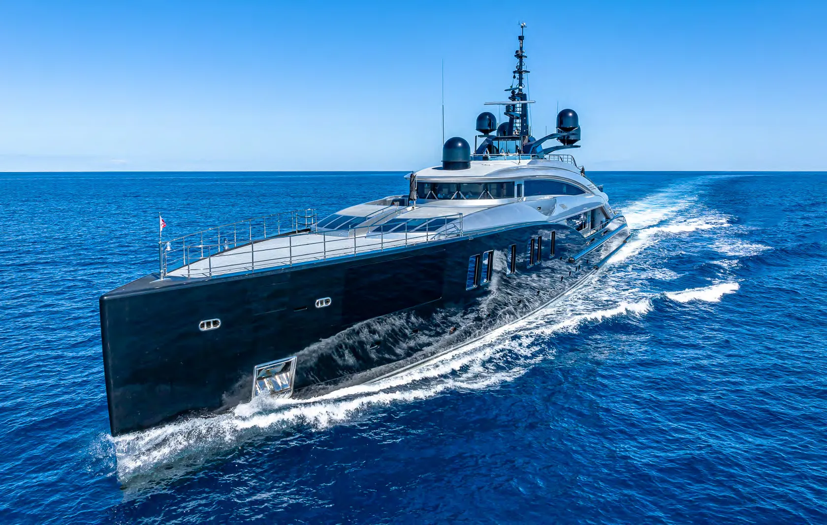 OKTO — location yacht Cannes