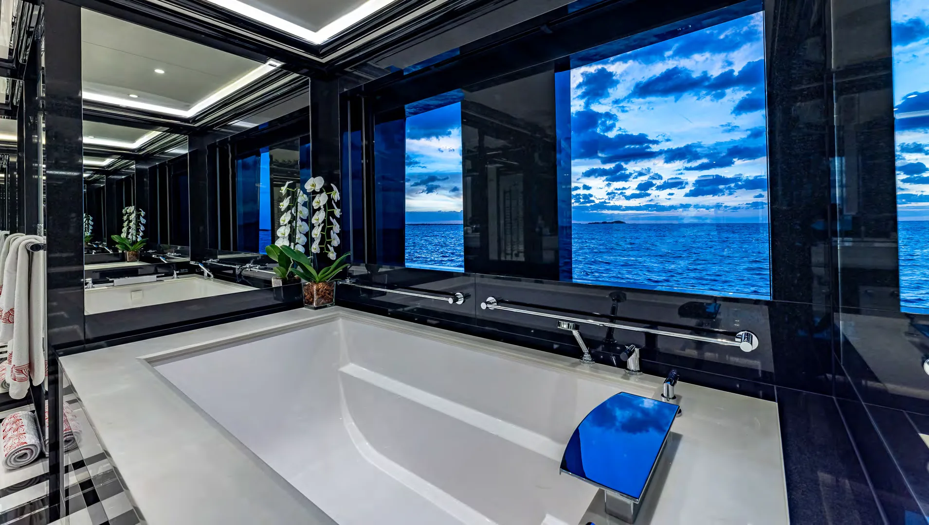 OKTO — photo 11 location yacht Cannes
