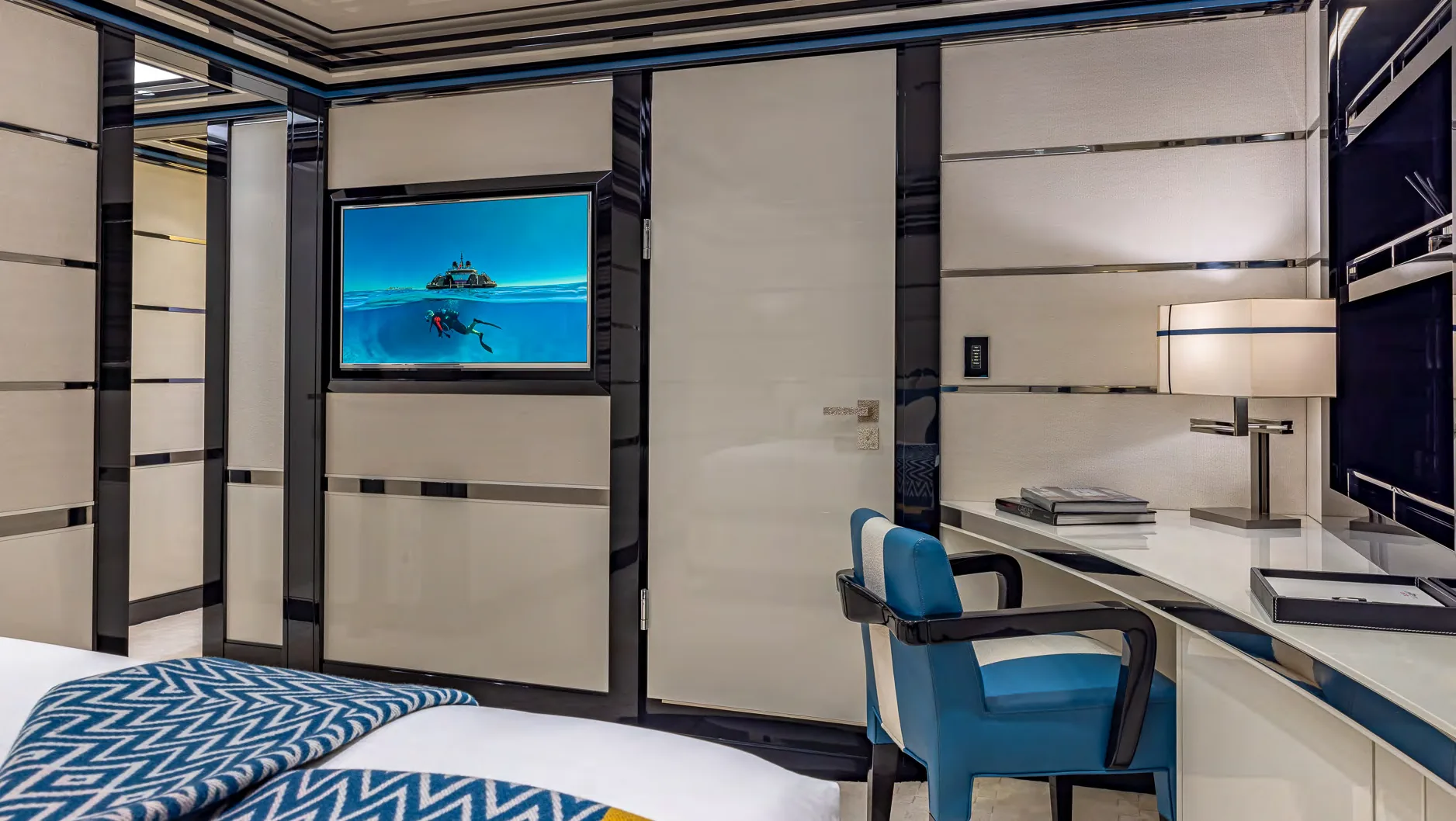 OKTO — photo 16 location yacht Cannes