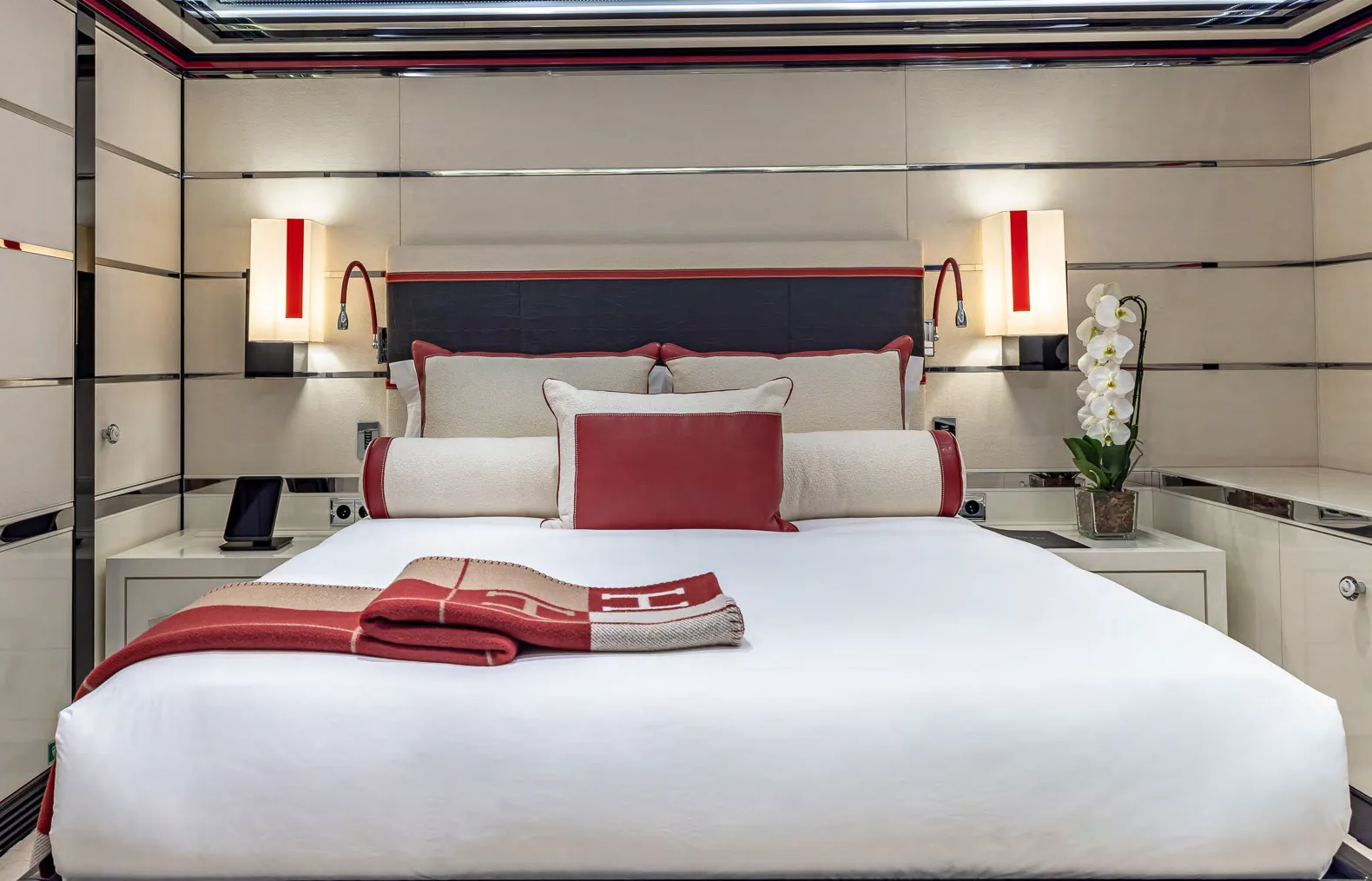 OKTO — photo 18 location yacht Cannes