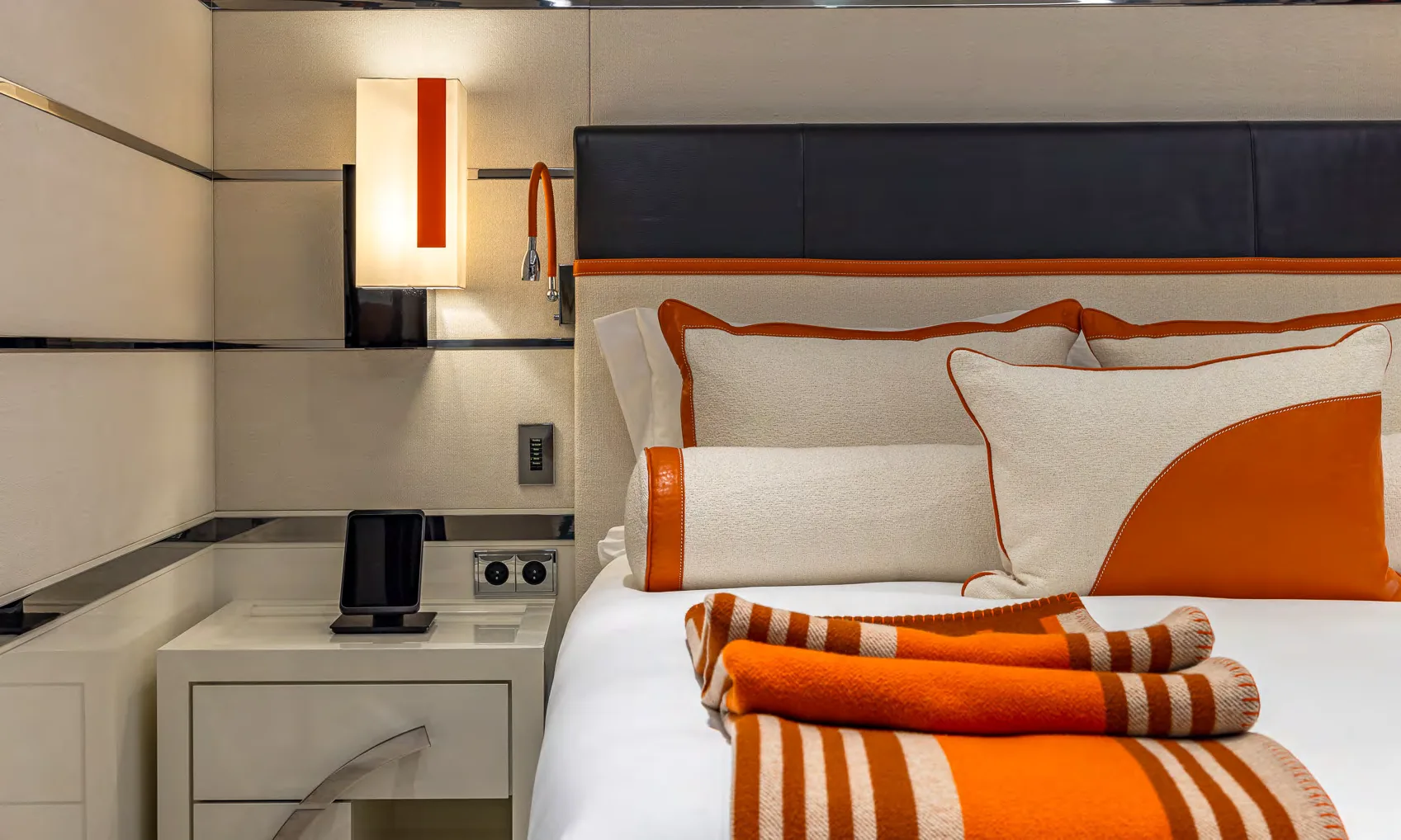 OKTO — photo 20 location yacht Cannes