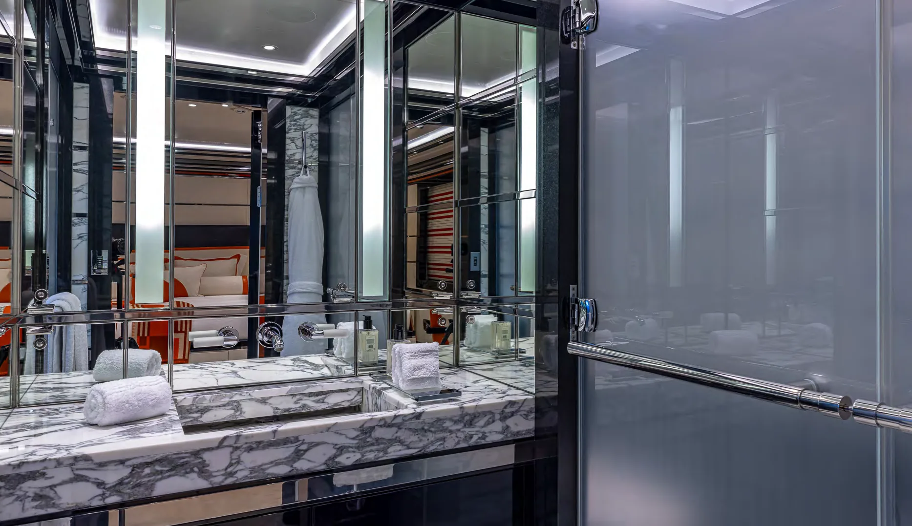 OKTO — photo 22 location yacht Cannes