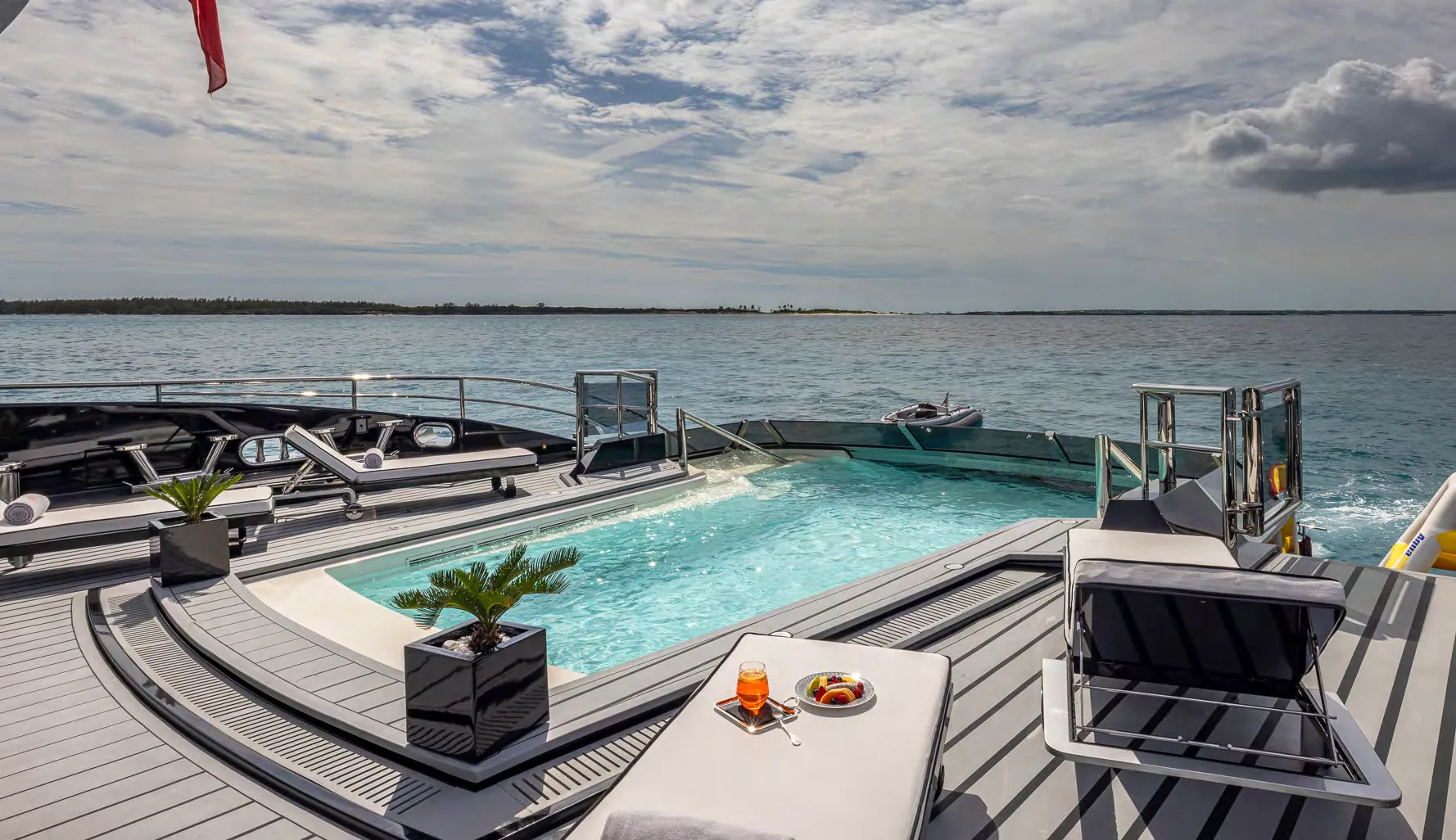 OKTO — photo 32 location yacht Cannes
