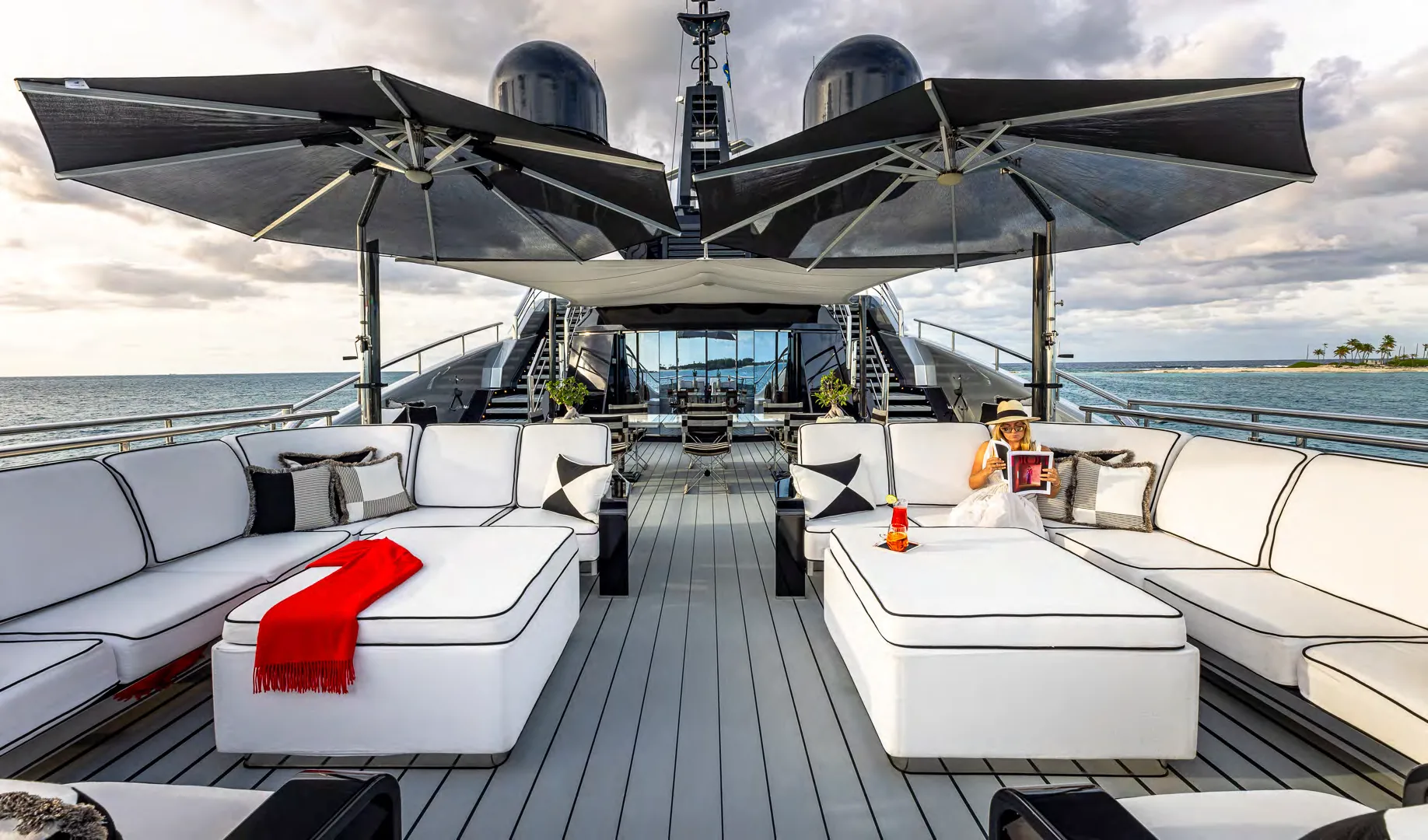 OKTO — photo 35 location yacht Cannes