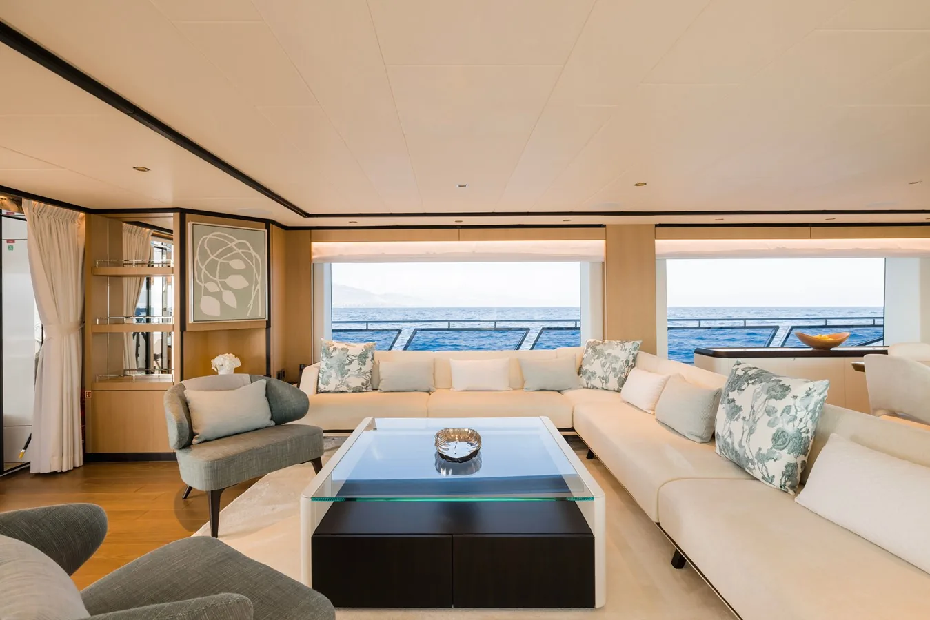 OLIVIA - photo 11 yacht charter Cannes