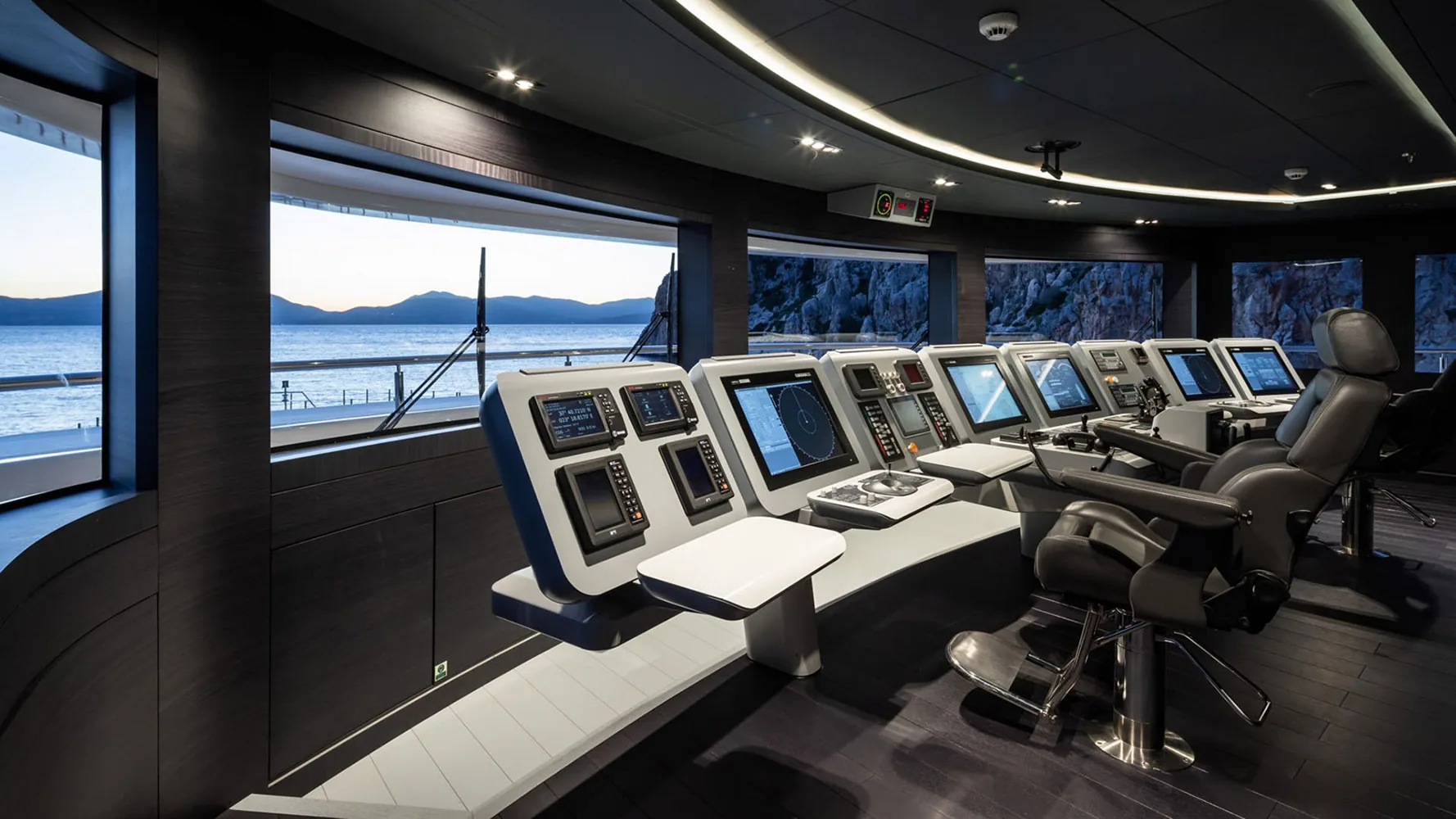 OPTASIA - photo 21 yacht charter Cannes