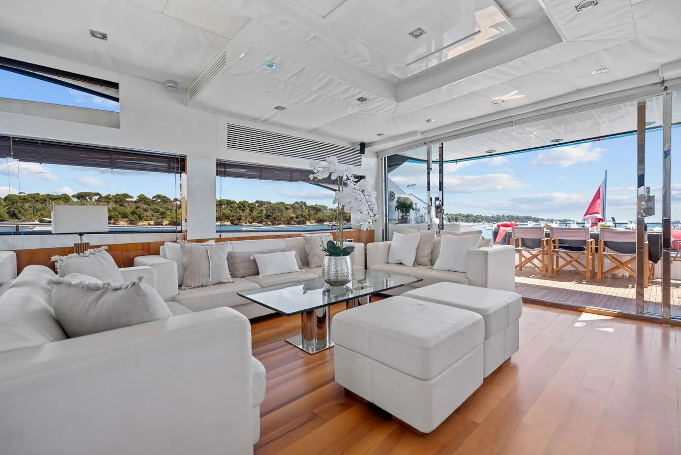 Palumba — photo 17 location yacht Cannes